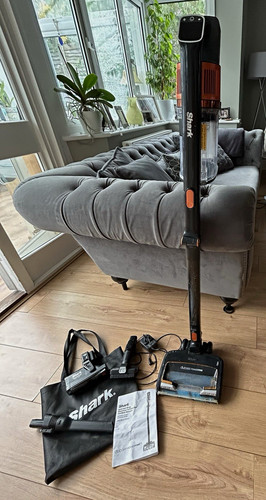 Shark cordless bagless - cordless, stick